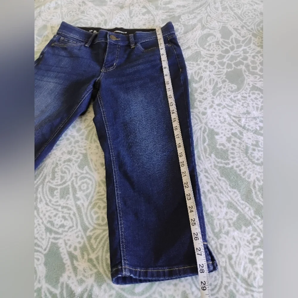 Liz Claiborne Women's Dark Blue Cropped Capris Jeans - Picture 4 of 5